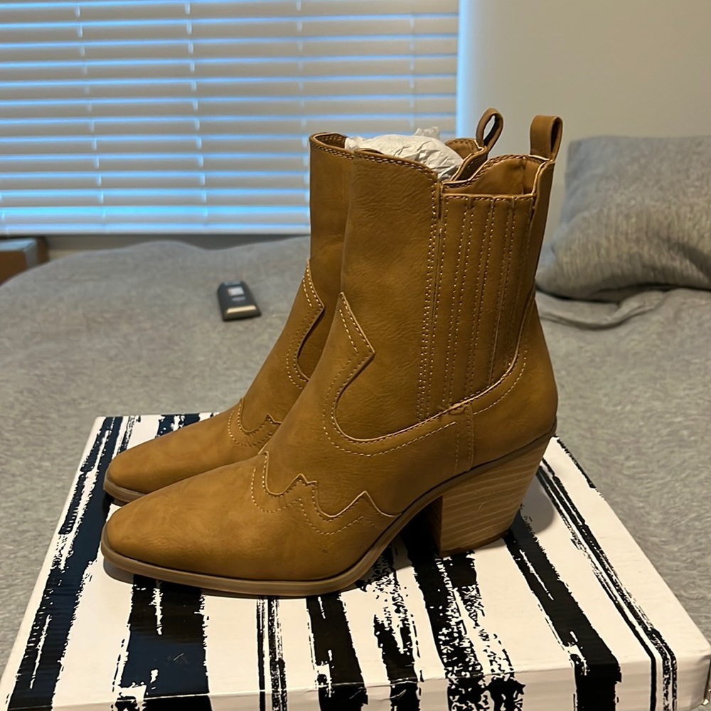 Dolce Vita brazos tan boot